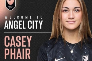 颜值不错！17岁韩国女足混血国脚上演NWSL首秀