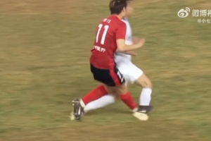 肿胀明显！博主晒三镇球员王毅脚踝被踩踏赛后情况